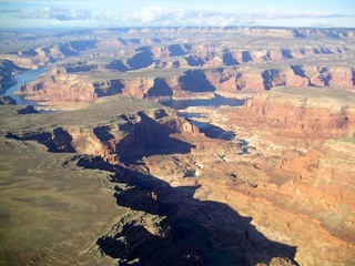 57 59p. Lake Powell - aerial