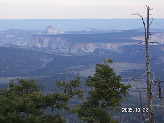 354 5ln. Bryce Canyon -- Bristlecone Loop Trail -- far view up close