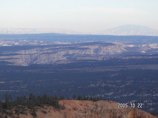 348 5ln. Bryce Canyon -- Bristlecone Loop Trail -- far view up close
