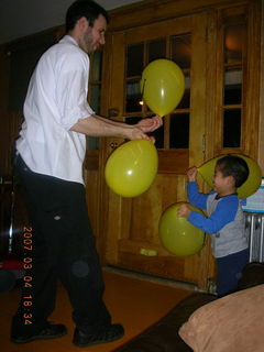 Gaby's fourth birthday - Eric, Gaby -- balloons