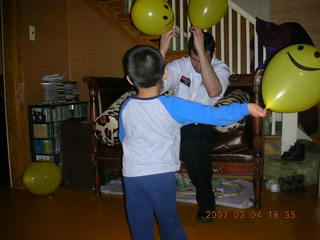 Gaby's fourth birthday -- Gaby -- balloons