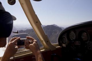 592 68g. flight and run with Sebastian - Adam taking a picture in N4372J