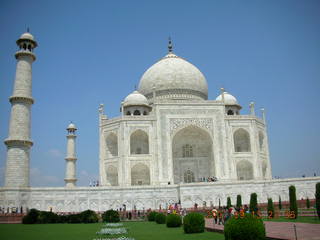 60 69e. Taj Mahal lawn, main building