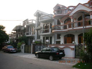 morning run, Gurgaon, India - nice houses