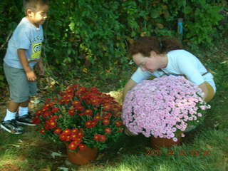 390 69w. Gloria's unveiling - Gaby and Betsy setting up flowers