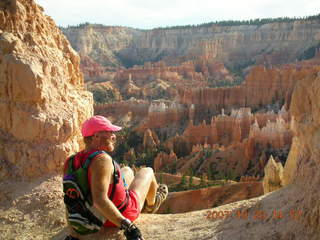 Bryce Canyon - Queen's Garden trail - Adam sitting in missing small arch