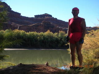 710 6bg. Canyonlands National Park - Lathrop Trail hike - Adam (tripod) - Colorado River