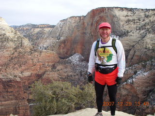 727 6cv. Zion National Park - Angels Landing hike - Adam at the top