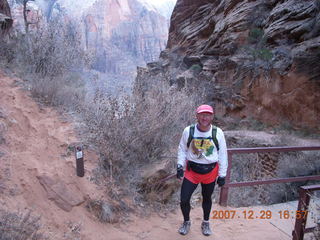 742 6cv. Zion National Park - Angels Landing hike - Adam
