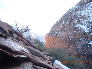 99 6eu. Zion National Park - Angels Landing hike - chains