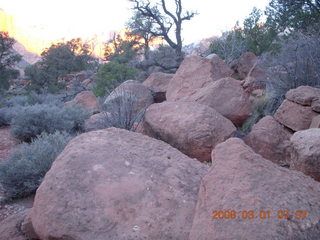 10 6f1. Zion National Park - Watchman hike - rocks on loop trail