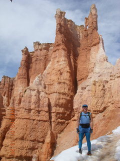 823 6f1. Bryce Canyon - Queens Garden hike - Adam
