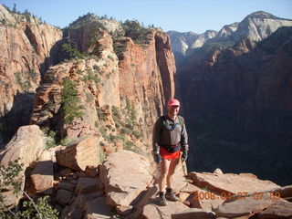 831 6gt. Zion National Park - Angels Landing hike - Adam