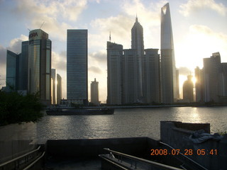 25 6ku. eclipse - Shanghai - Bund - morning run - skyline