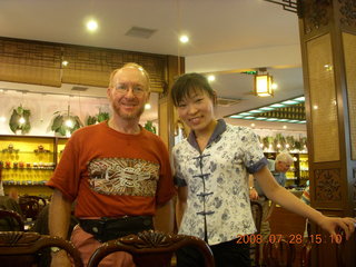 118 6ku. eclipse - Shanghai - Buddhist Temple - tea time - Adam and tea lady