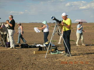 18 6l1. eclipse - Jiayuguan - Gobi Desert - Bill getting ready