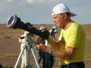 19 6l1. eclipse - Jiayuguan - Gobi Desert - Bill getting ready