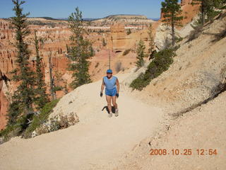 232 6nr. Bryce Canyon - Adam - Peek-A-Boo loop to Bryce Point