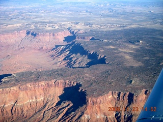 198 6pp. aerial - Canyonlands - Island in the Sky