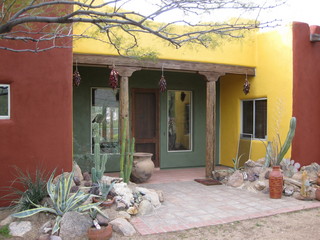 beths' pictures - Dita's partly-yellow house