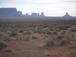 Monument Valley (UT25) run - horses