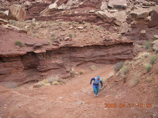 1004 6uh. Canyonlands - Lathrop trail hike - Adam running