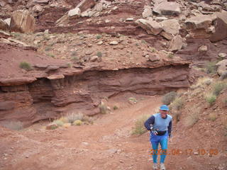 1005 6uh. Canyonlands - Lathrop trail hike - Adam running