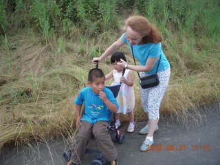 435 6wm. Pennypack Park by the Delaware River - Gaby, Cecelia, Betsy