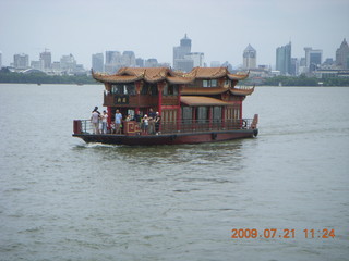 81 6xm. China eclipse - West Lake boat ride