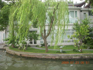 China eclipse - Hangzhou run - lake, lotuses, pagoda