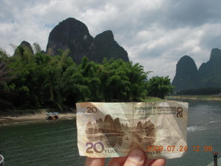27 6xq. China eclipse - Li River  boat tour - 20 yuan bill picture (the good one)