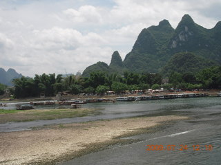 414 6xq. China eclipse - Li River  boat tour