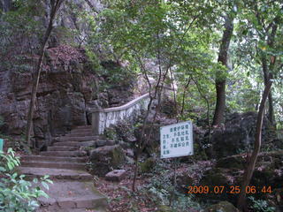 37 6xr. China eclipse - Yangshuo steps up the mountain