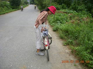 82 6xr. China eclipse - Yangshuo bicycle ride - Ling