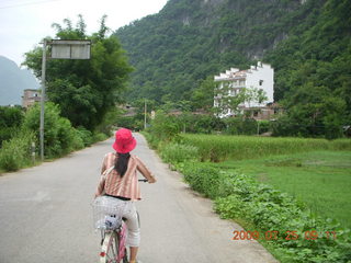 101 6xr. China eclipse - Yangshuo bicycle ride - Ling