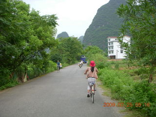 106 6xr. China eclipse - Yangshuo bicycle ride - Ling