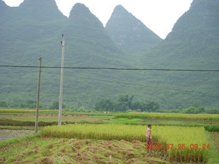 123 6xr. China eclipse - Yangshuo bicycle ride - walk to farm village