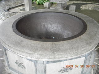 China eclipse - Guilin - Han park - ancient pot