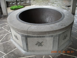 41 6xs. China eclipse - Guilin - Han park - ancient pot