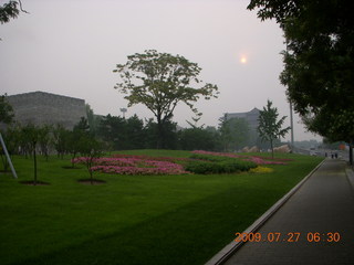 28 6xt. China eclipse - Beijing morning run - soft sun