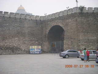 33 6xt. China eclipse - Beijing morning run - ancient wall