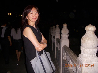 322 6xt. China eclipse - Beijing - Sonia at lake