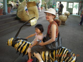 436 6zd. Philadelphia Zoo - Cecelia and Betsy