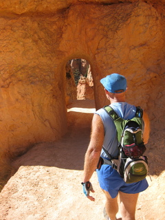 1073 702. Bryce Canyon amphitheater hike - Adam
