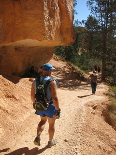 1075 702. Bryce Canyon amphitheater hike - Adam