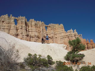 1081 702. Bryce Canyon amphitheater hike - Neil and Adam