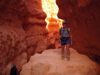 1090 702. Bryce Canyon amphitheater hike - Adam