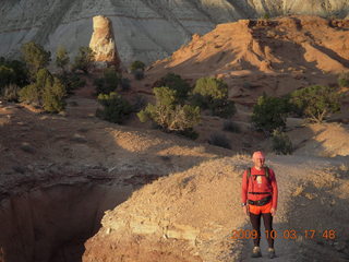 230 703. Kodachrome Basin State Park - Angel's Palace trail - Adam on narrow ledge