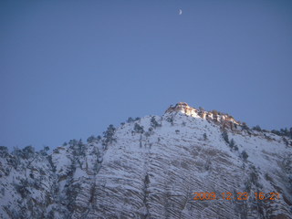 131 72p. Zion National Park - Observation Point hike - moon