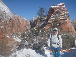 74 72q. Zion National Park - Angels Landing hike - Adam